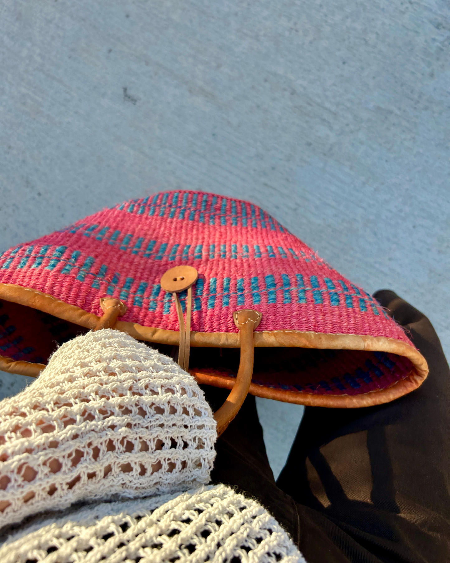 Tamu — roze handgeweven shopper