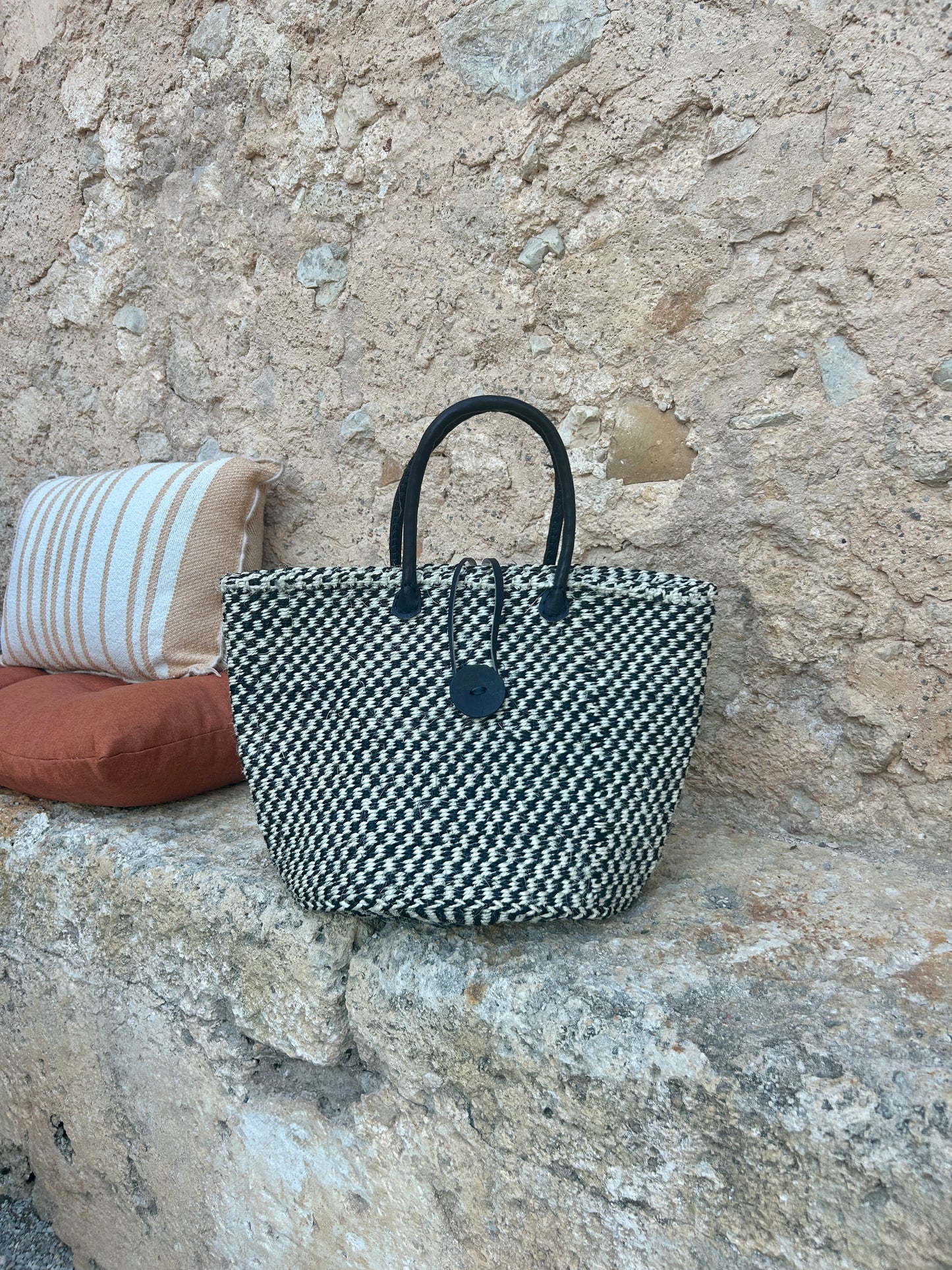 Mstari — zwart-witte gevlochten shopper
