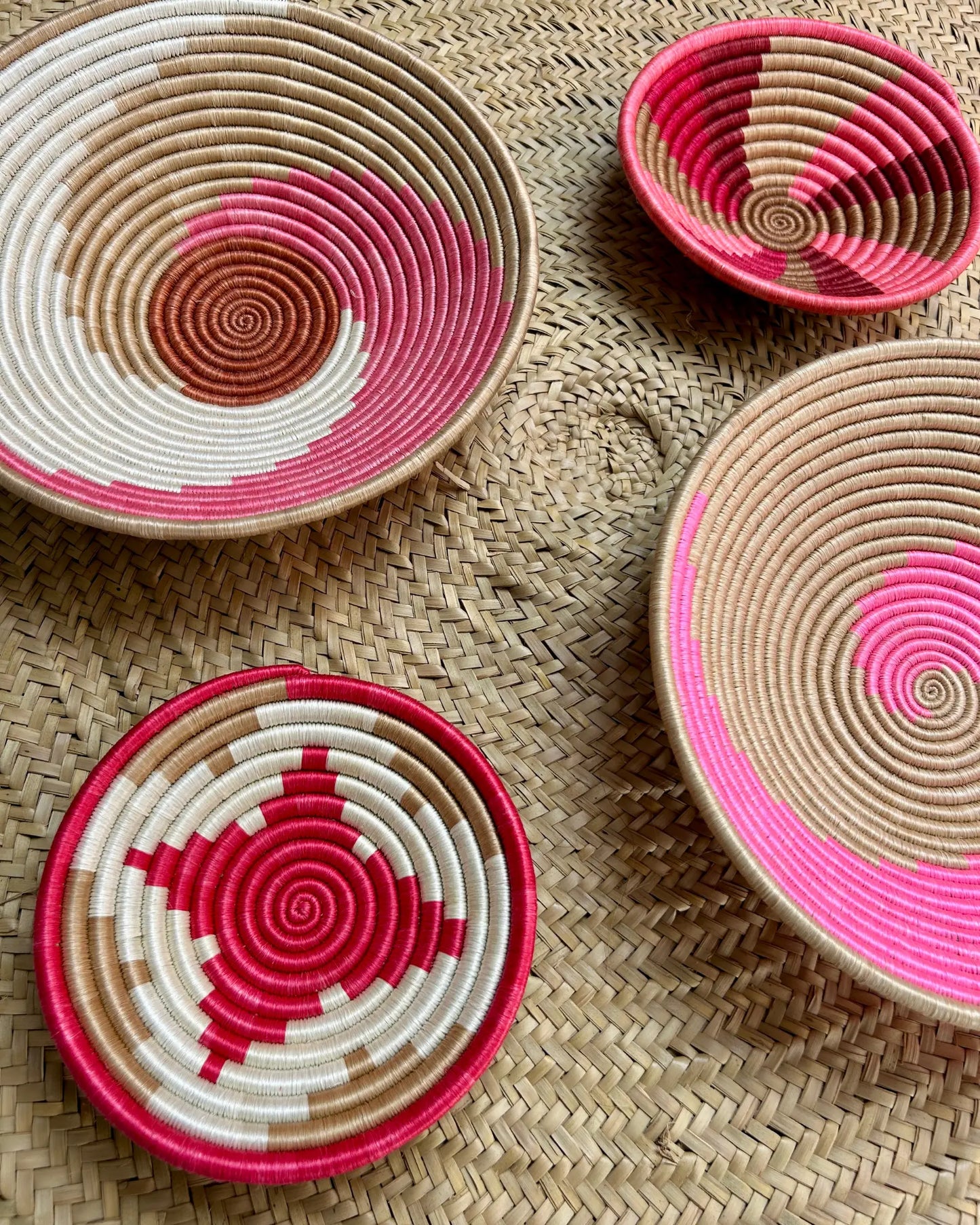 Moyo - Handgemaakte wandmand Roze & Naturel Tamani