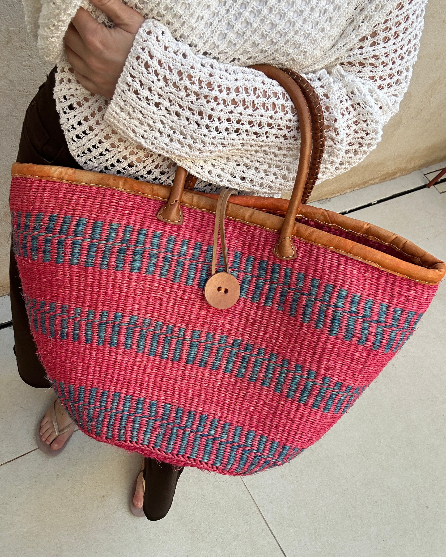 Tamu — roze handgeweven shopper