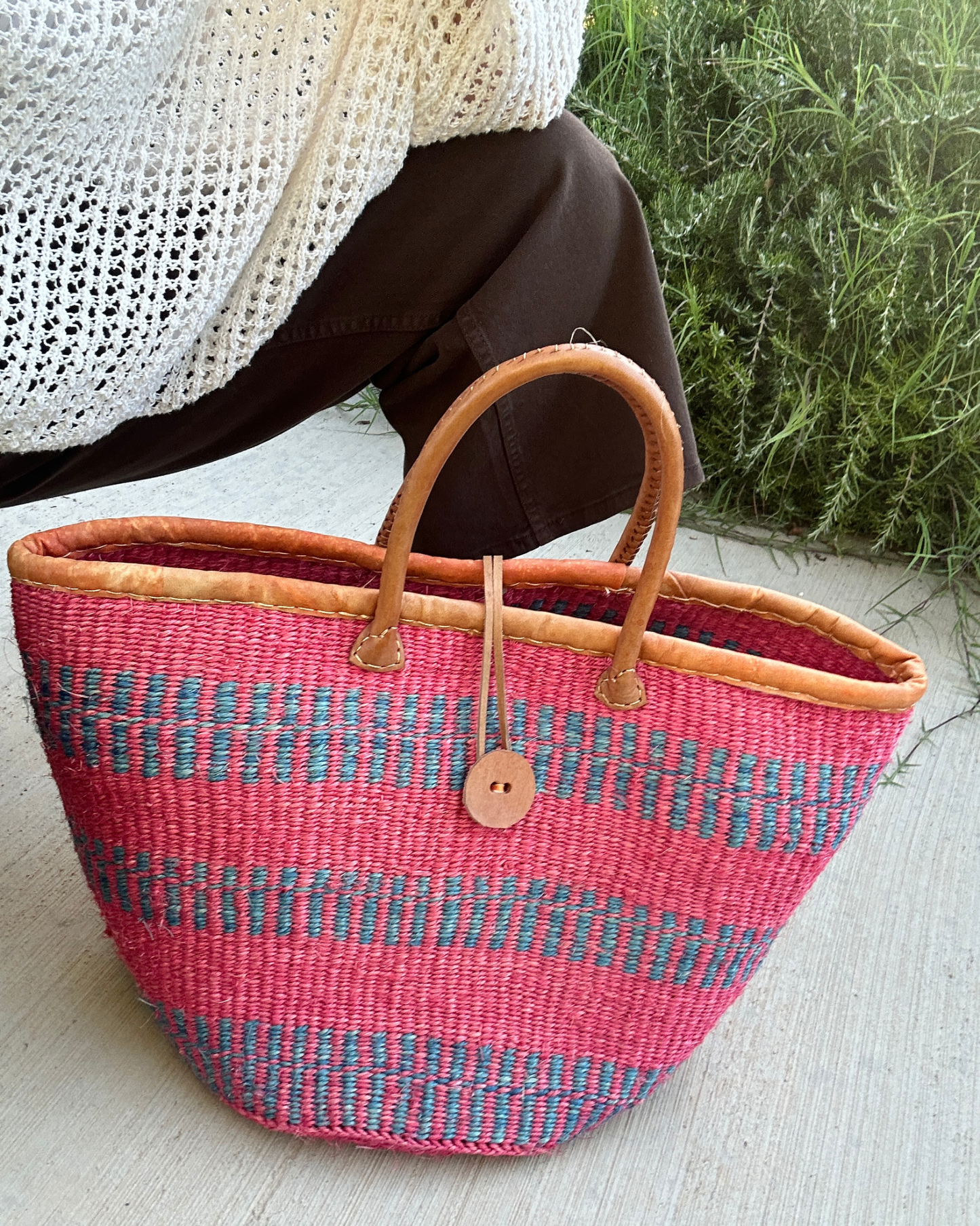Tamu — roze handgeweven shopper