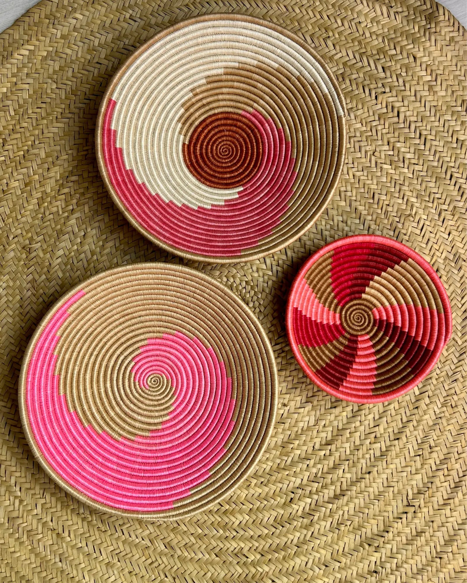 Moyo - Handgemaakte wandmand Roze & Naturel Tamani
